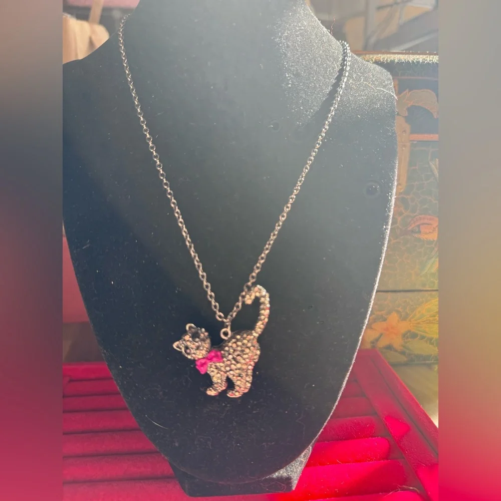 Elegant Cat Pendant‎ Necklace